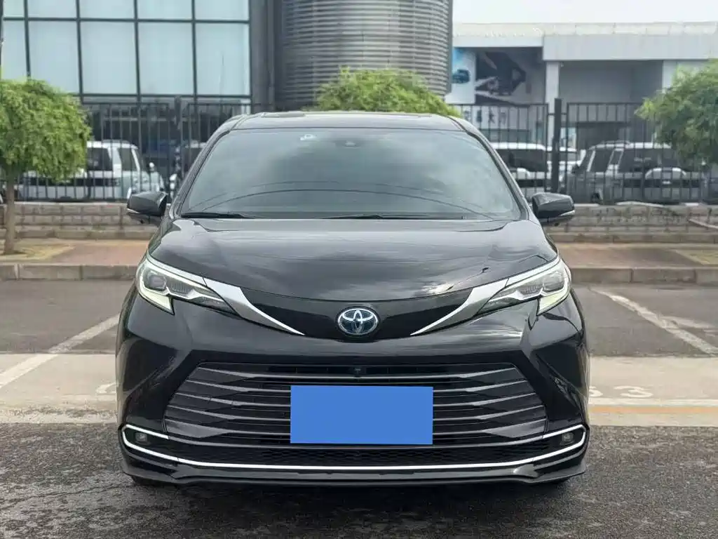 Toyota Sienna 2022 — фото 2