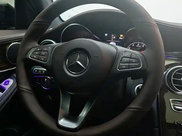 Mercedes-Benz GLC 2018 — фото 11