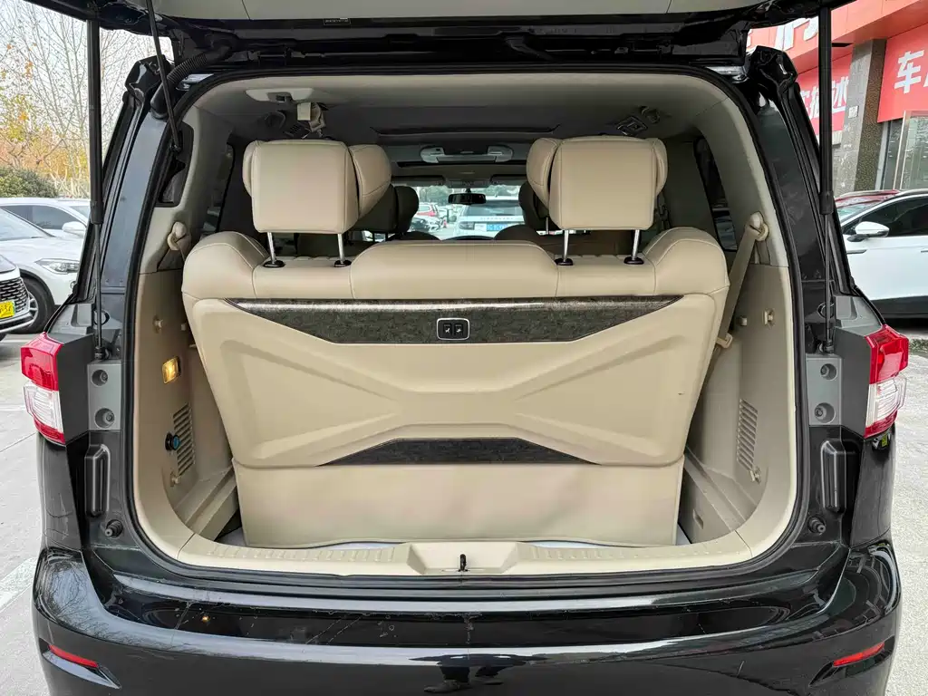 Nissan Quest 2015 — фото 9