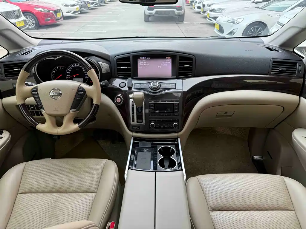 Nissan Quest 2015 — фото 12