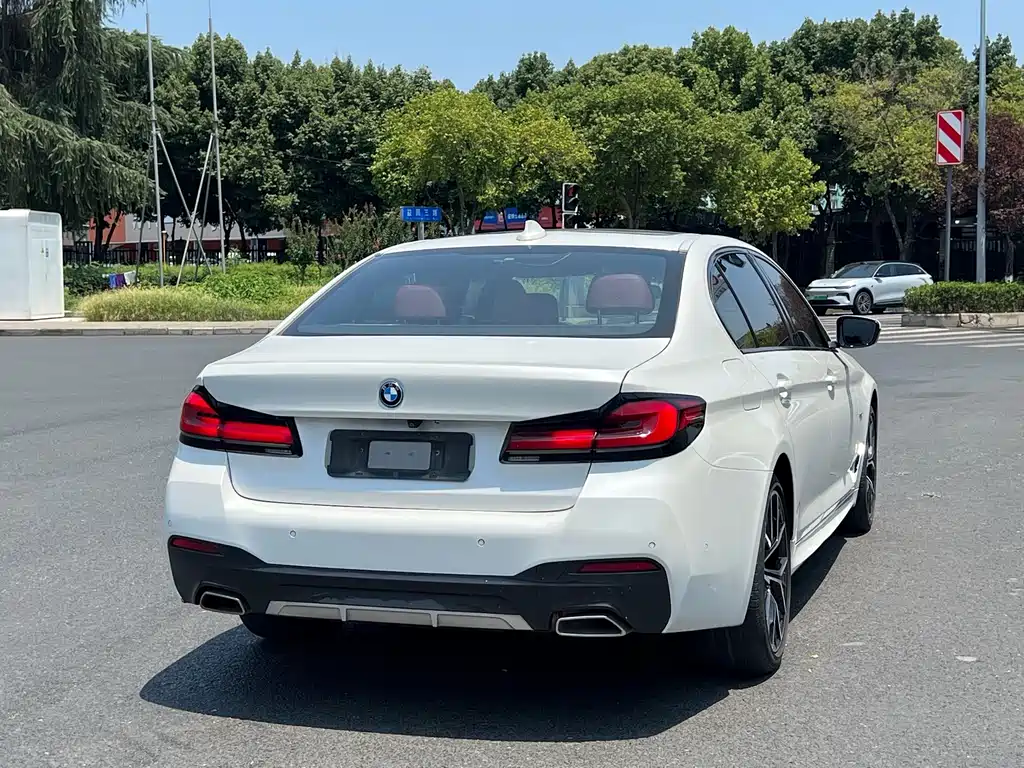 BMW 5 Series New Energy 2023 — фото 10