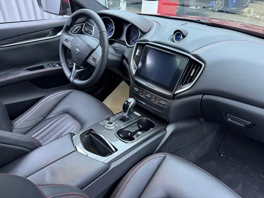 Maserati Ghibli 2018 — фото 19