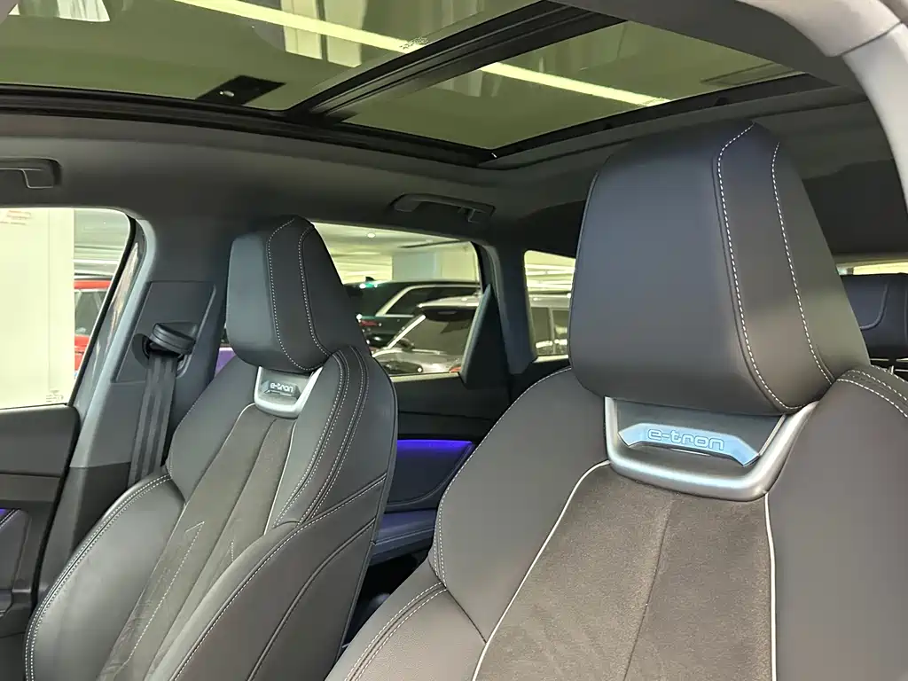 Audi Q4 e-tron 2022 — фото 11