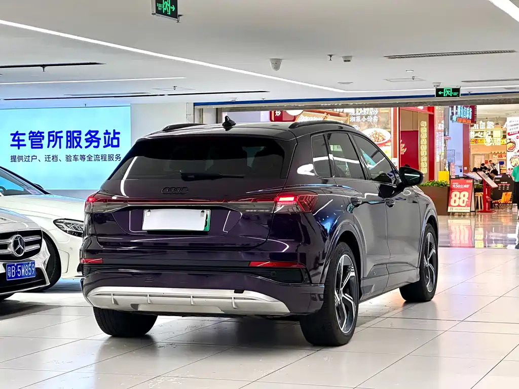 Audi Q4 e-tron 2022 — фото 7