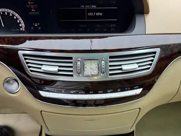 Mercedes-Benz S-Class 2010
