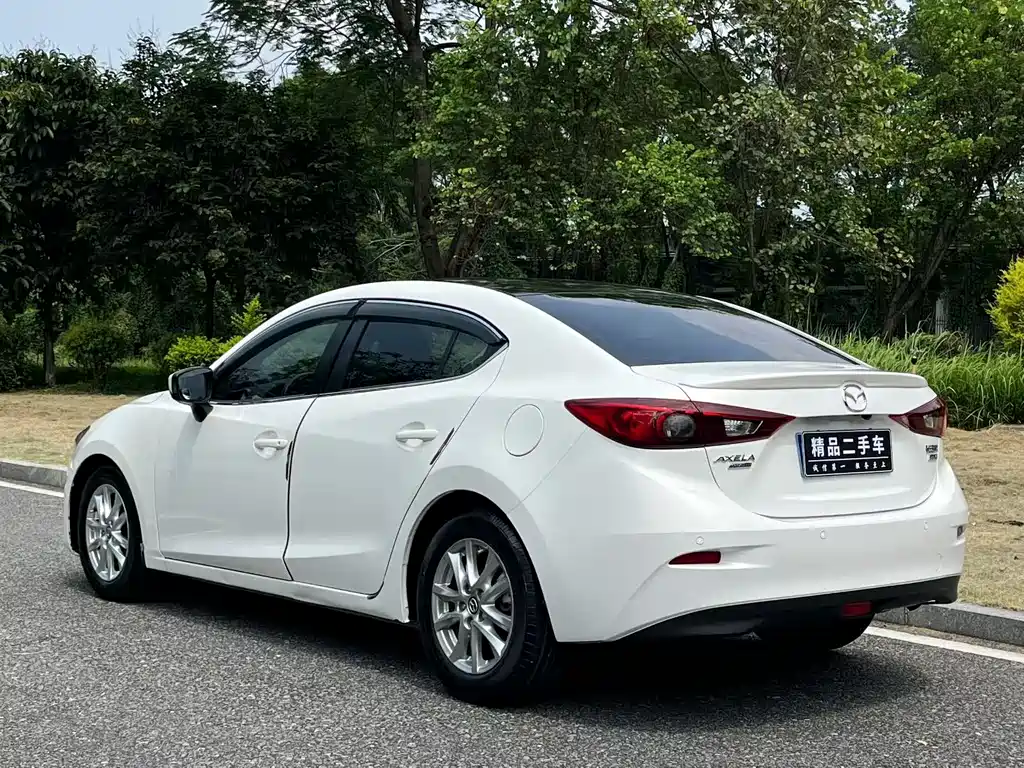 Mazda 3 Axela 2016 — фото 11