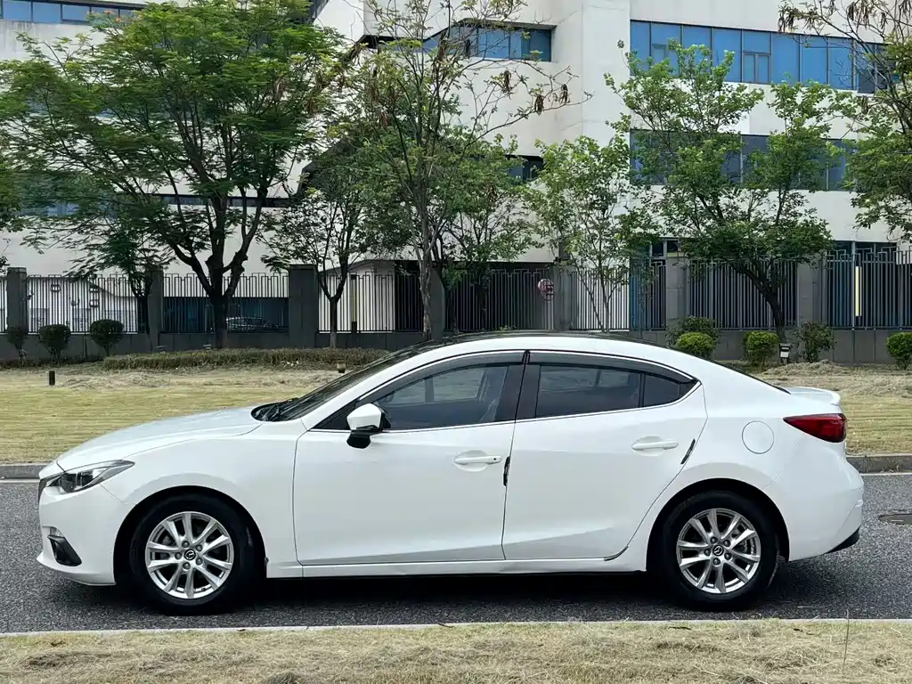 Mazda 3 Axela 2016 — фото 9