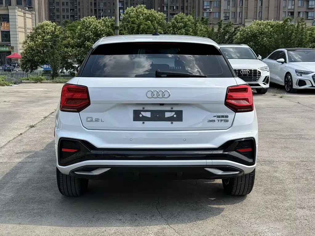 Audi Q2L 2023 — фото 8