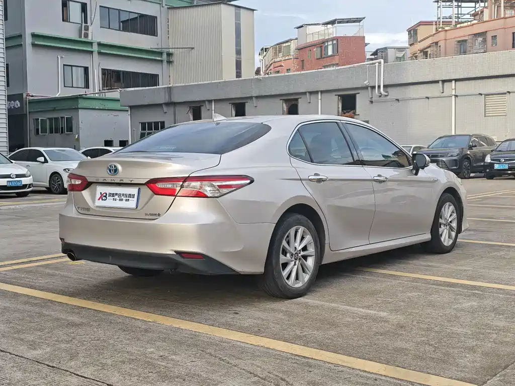 Toyota Camry 2021 — фото 4