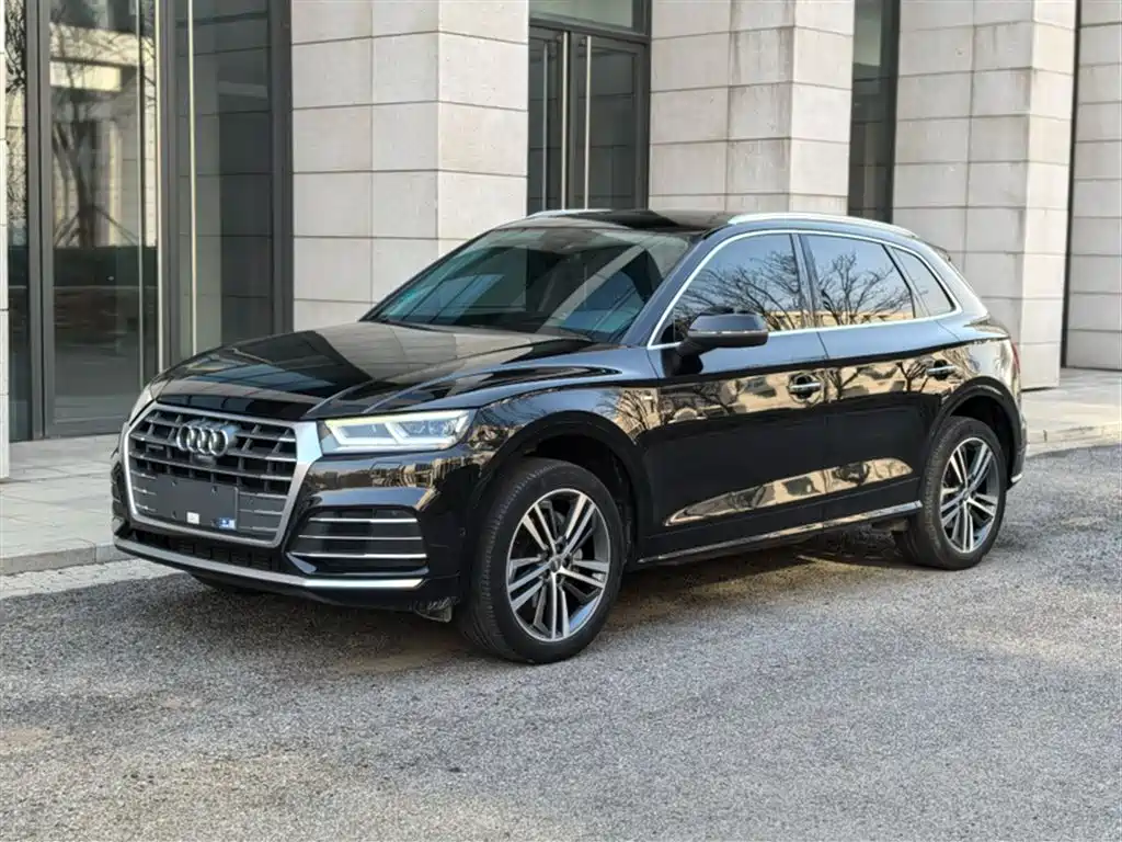 Audi Q5L 2021 — фото 1