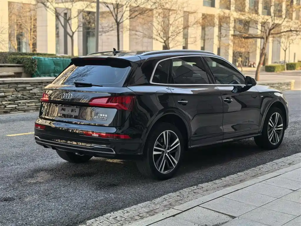 Audi Q5L 2021 — фото 12
