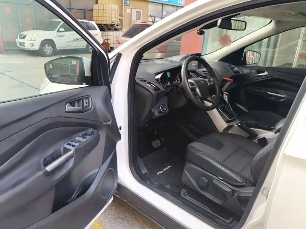 Ford Kuga 2015 — фото 16