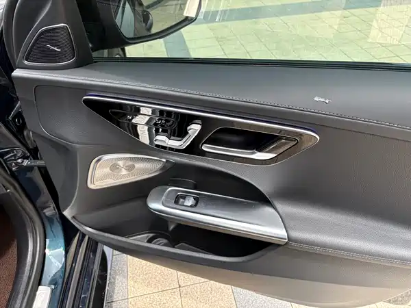 Mercedes-Benz C-Class 2024