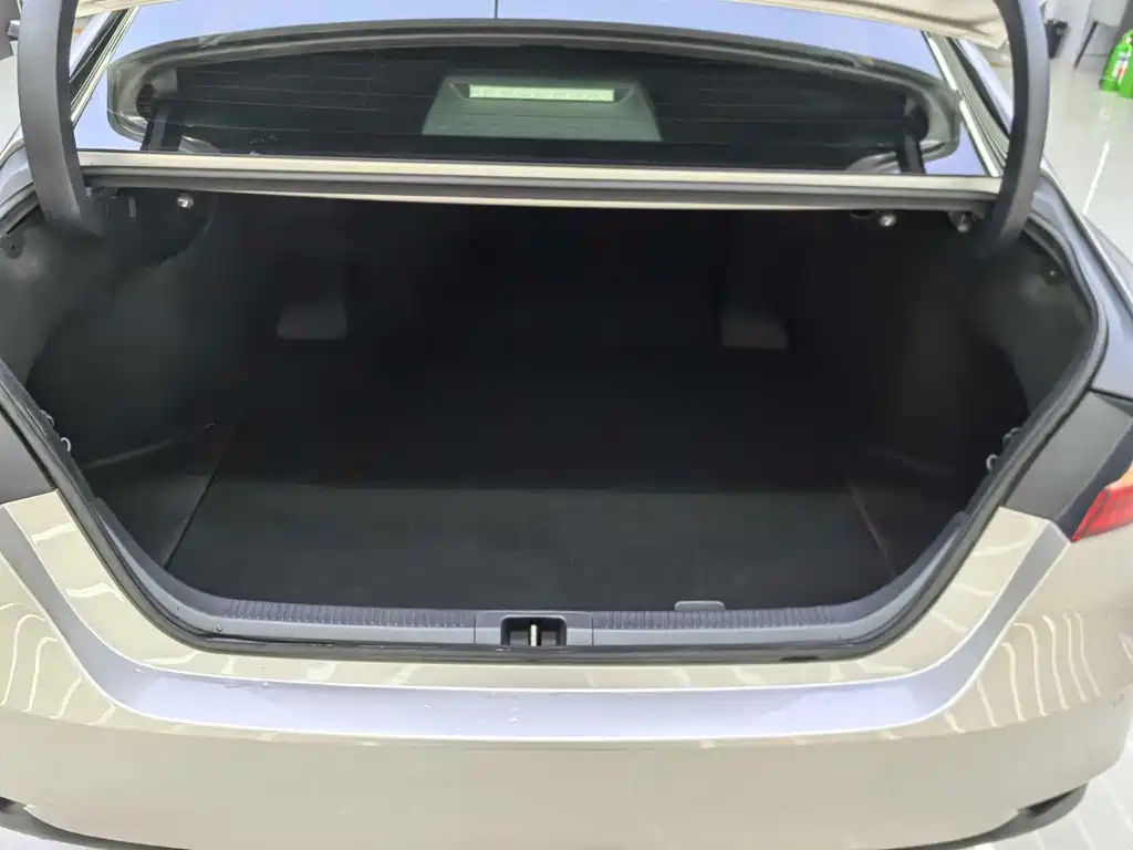 Toyota Camry 2020 — фото 12
