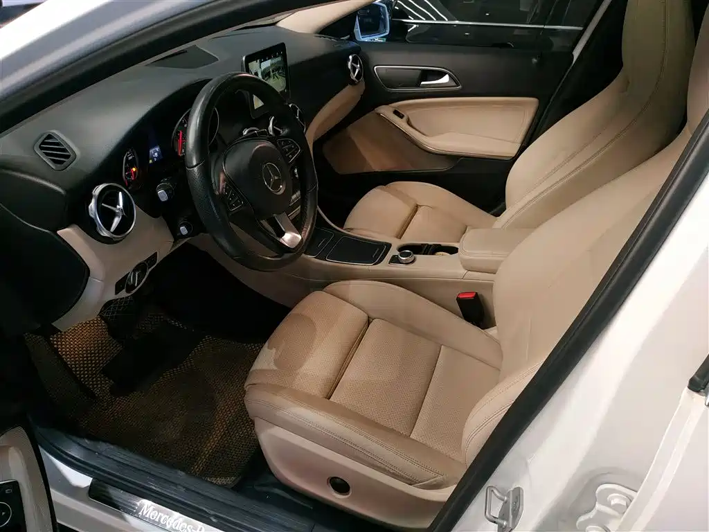 Mercedes-Benz GLA 2018 — фото 15