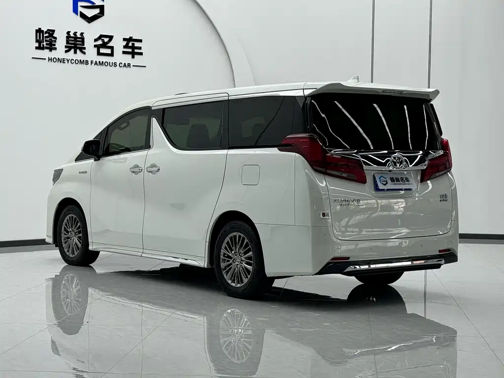 Toyota Alphard 2022 — фото 16
