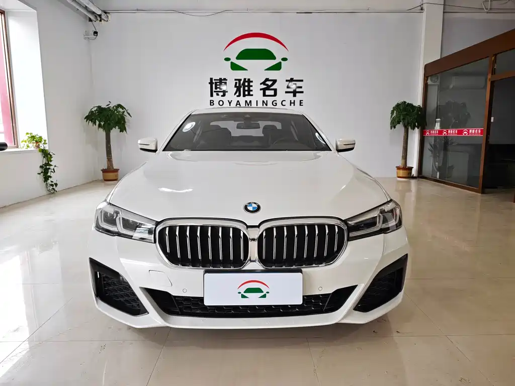 BMW 5 Series 2022 — фото 1