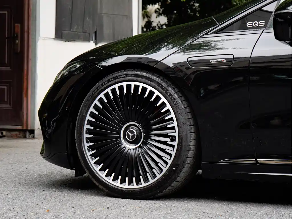 Mercedes-Benz EQS AMG 2025 — фото 8