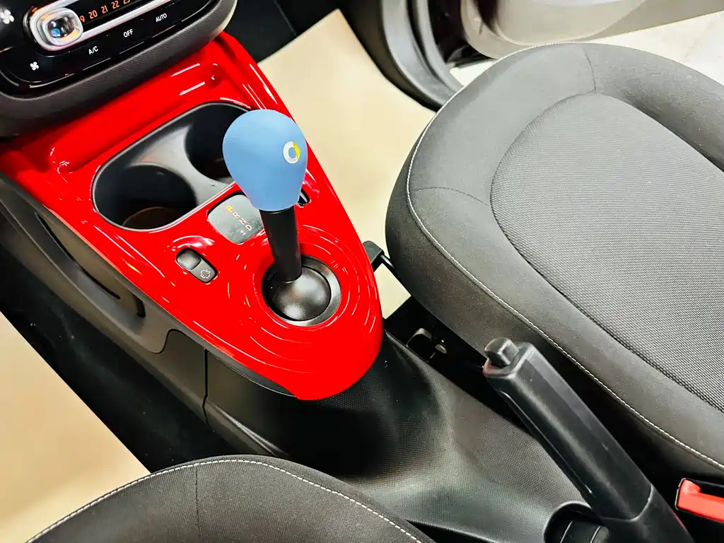 smart Fortwo 2017 — фото 38