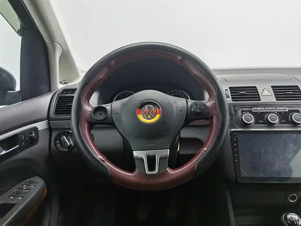 Volkswagen Touran 2015 — фото 11