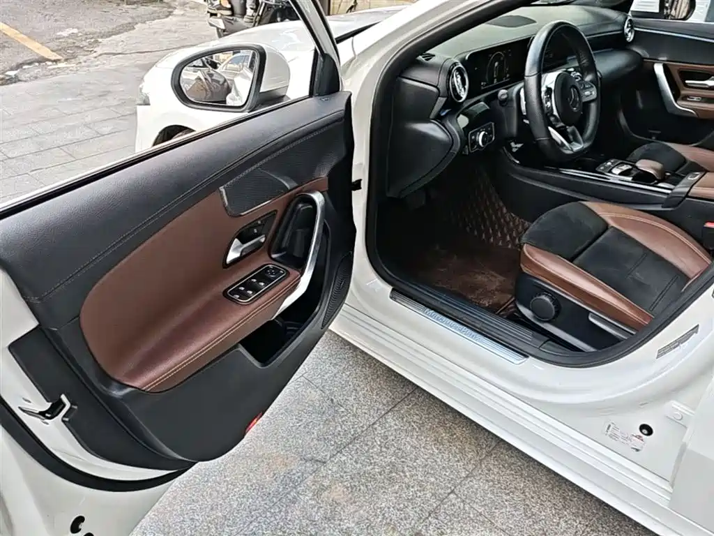 Mercedes-Benz A-Class 2019 — фото 16