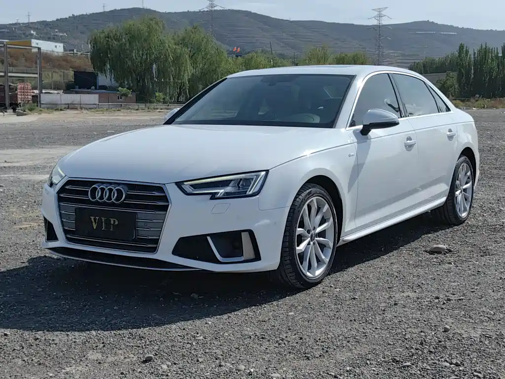 Audi A4L 2019 — фото 1