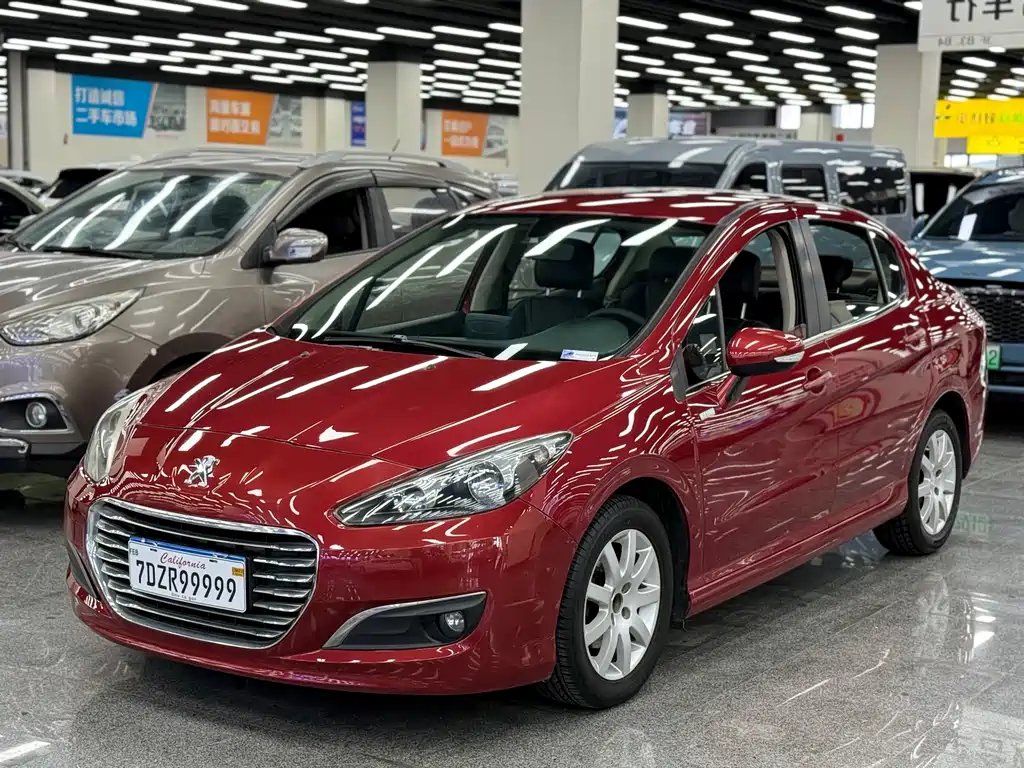 Peugeot 308 2013 — фото 1