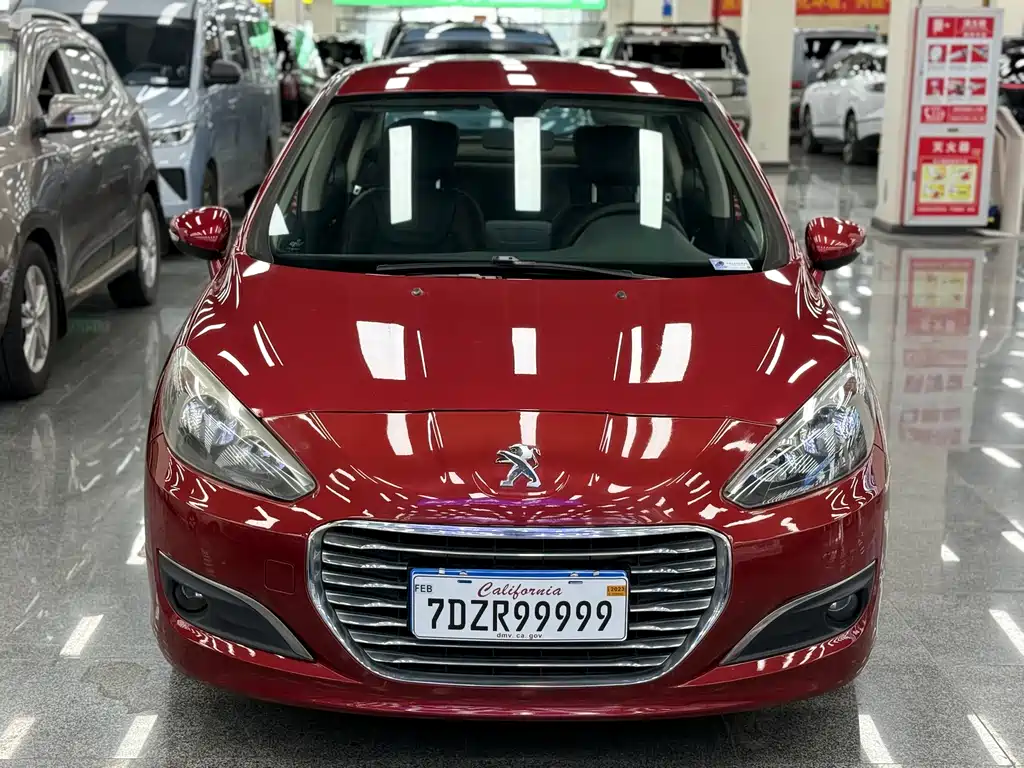 Peugeot 308 2013 — фото 2