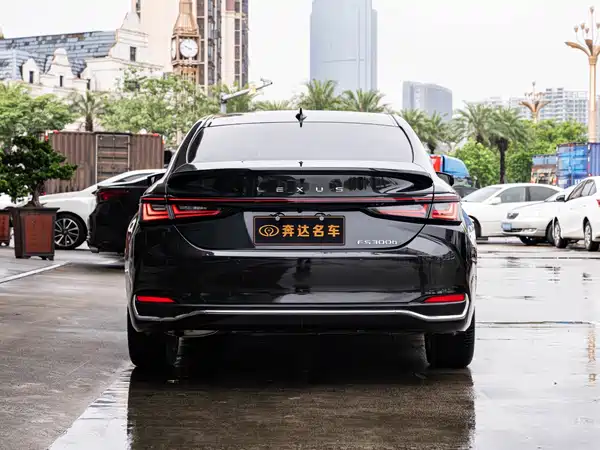 Lexus ES 2025