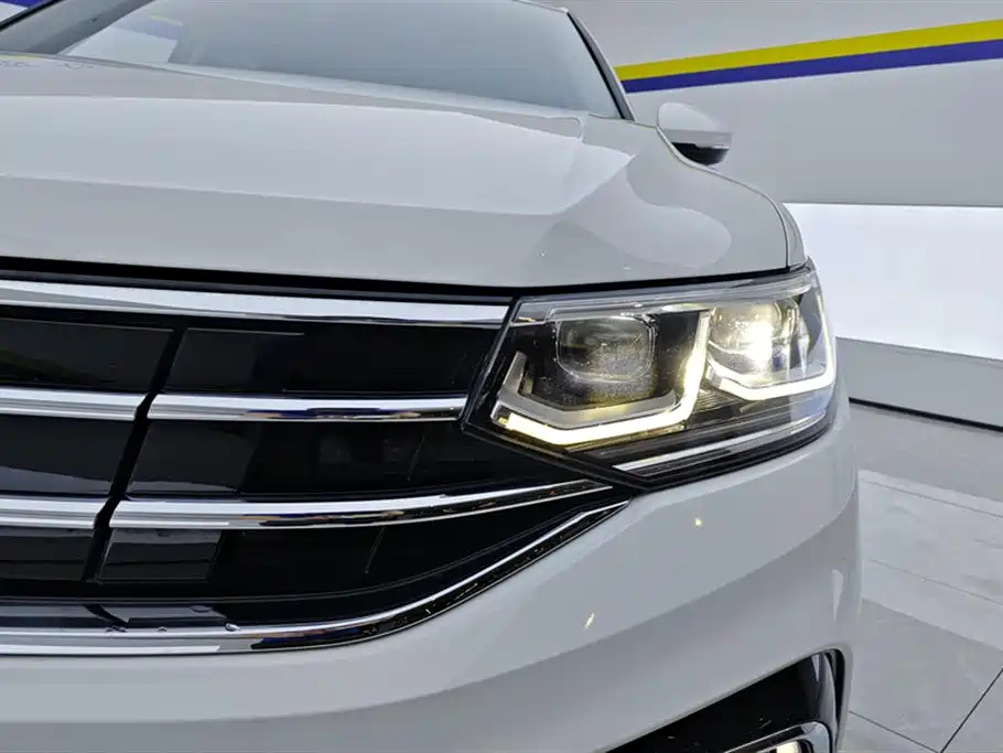 Volkswagen Tiguan L PHEV 2022 — фото 5