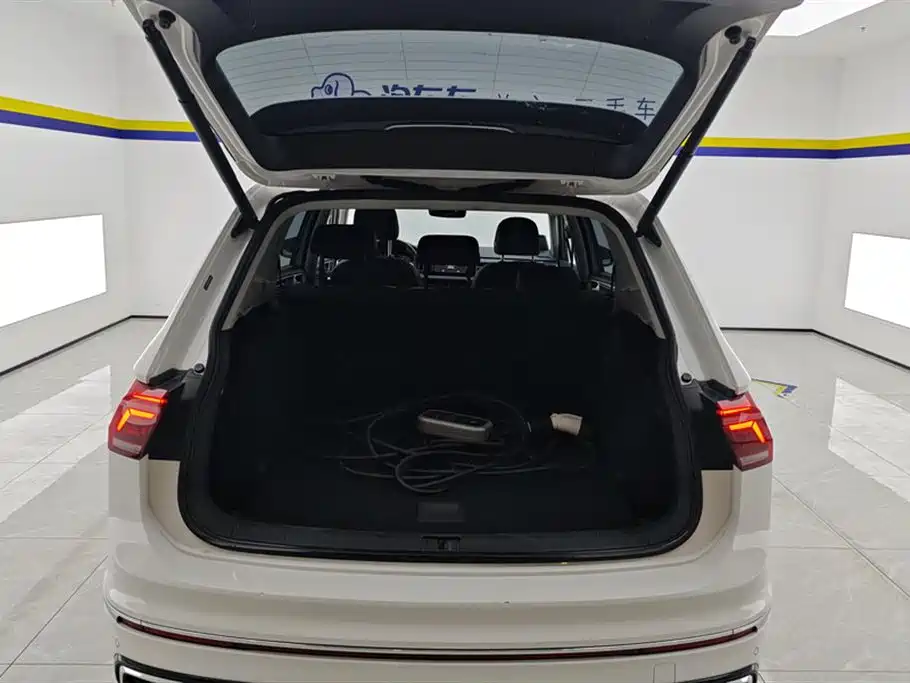 Volkswagen Tiguan L PHEV 2022 — фото 4