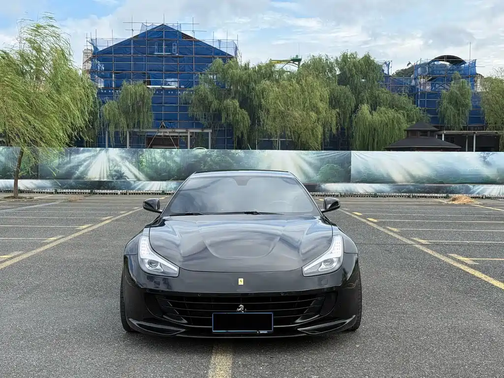 Ferrari GTC4Lusso 2018 — фото 2