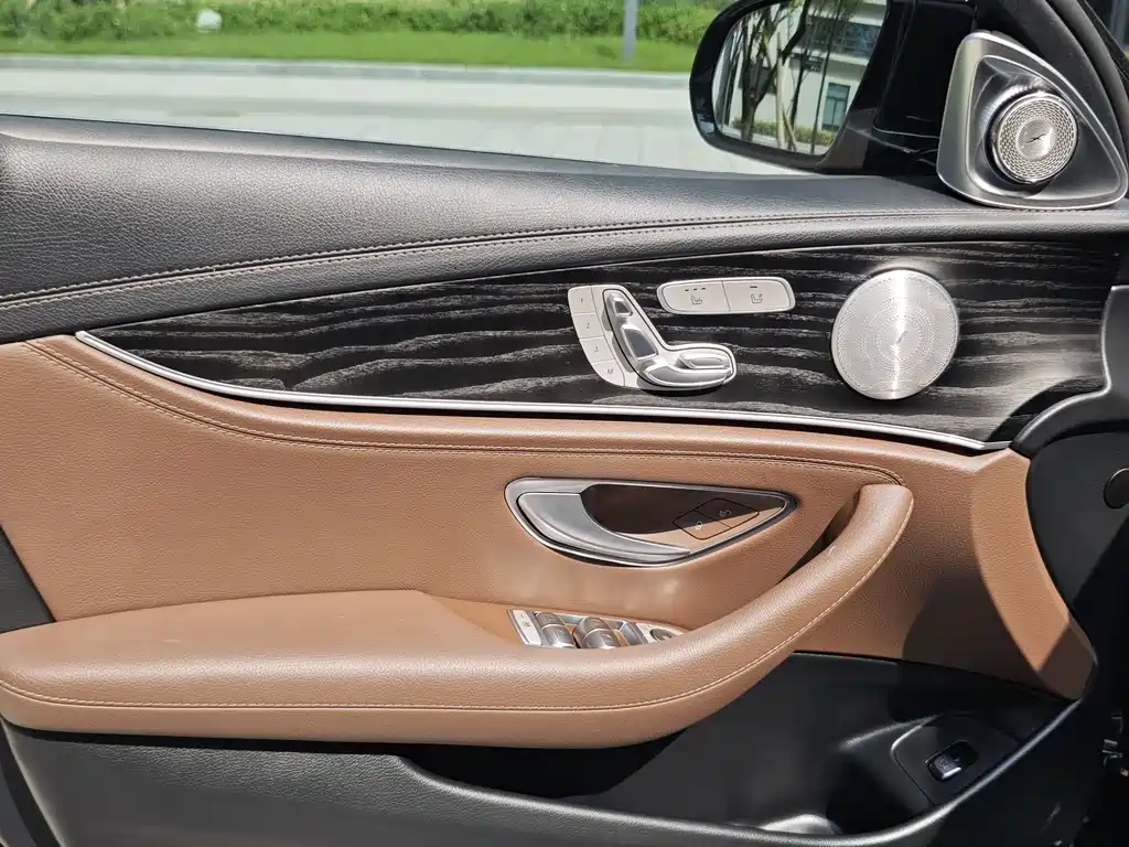 Mercedes-Benz E-Class 2023 — фото 17