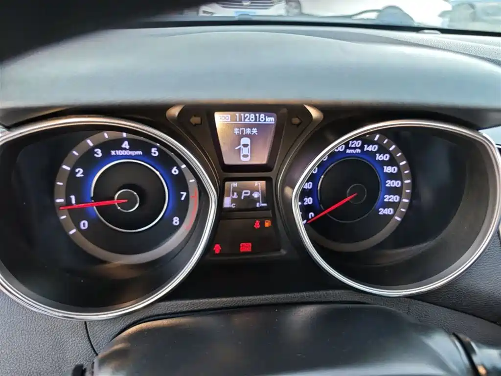 Hyundai Elantra Langdong 2015 — фото 12