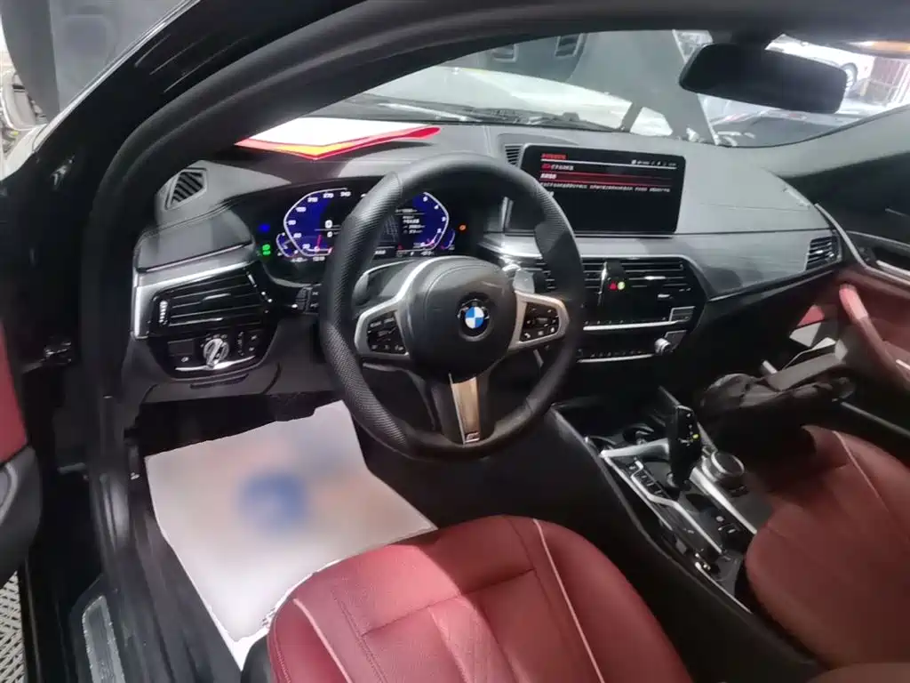 BMW 5 Series 2021 — фото 10