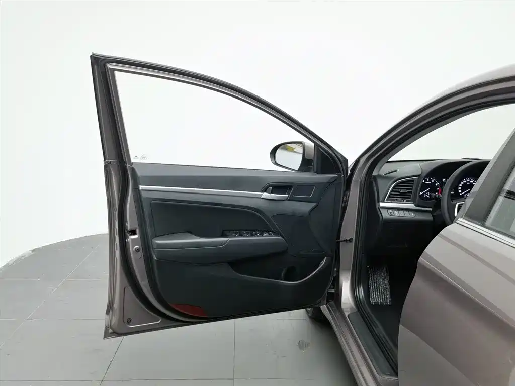 Hyundai Elantra 2016 — фото 8