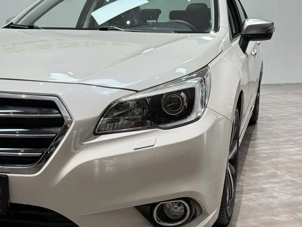 Subaru Legacy 2018 — фото 31