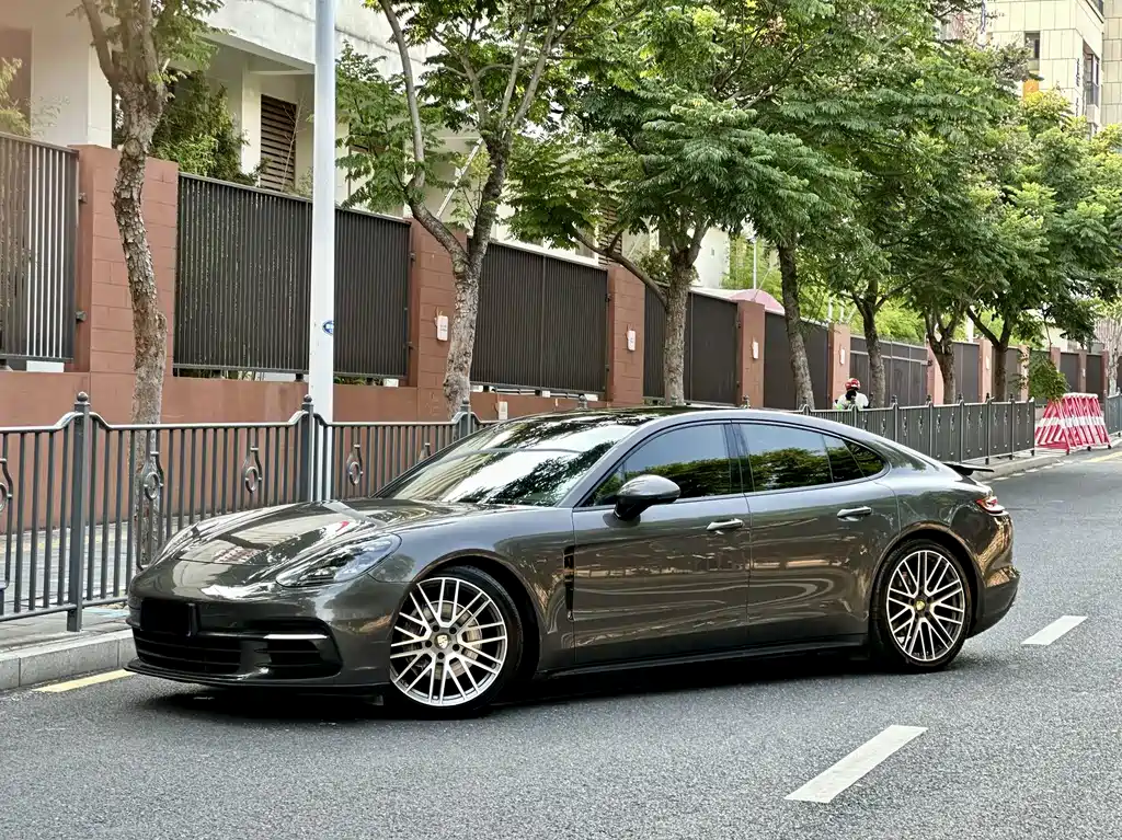 Porsche Panamera 2017 — фото 1