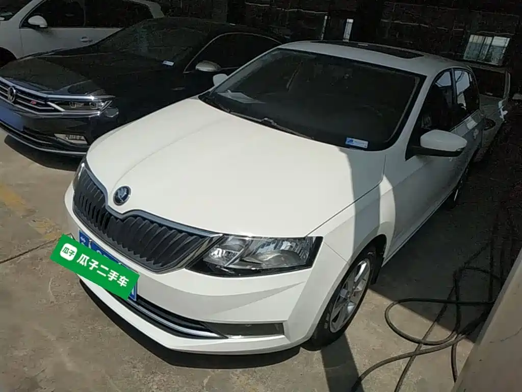 Skoda Rapid Spaceback 2020 — фото 2