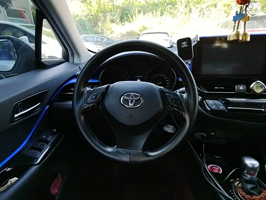 Toyota C-HR 2022 — фото 11