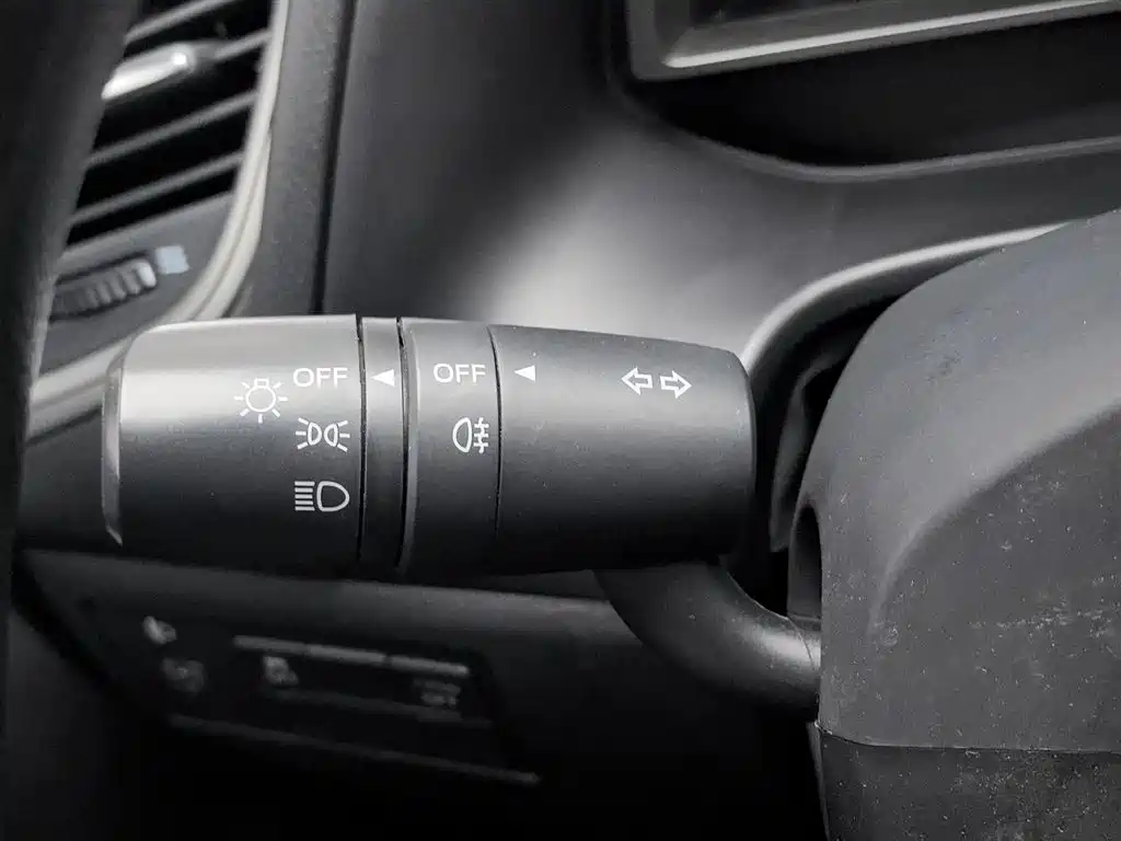 Mazda 3 Axela 2018 — фото 21