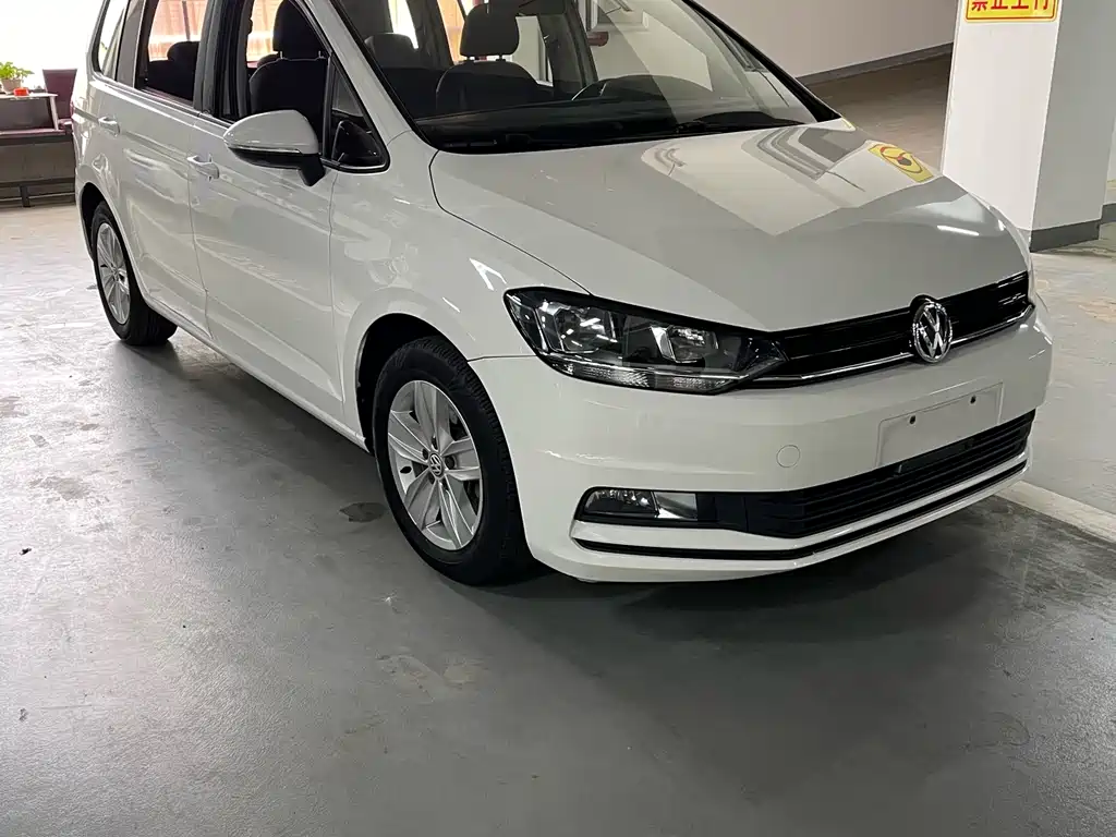 Volkswagen Touran 2018 — фото 3