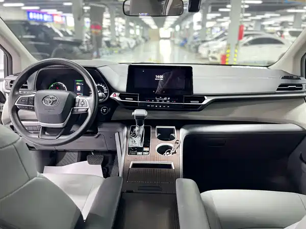 Toyota Granvia 2024