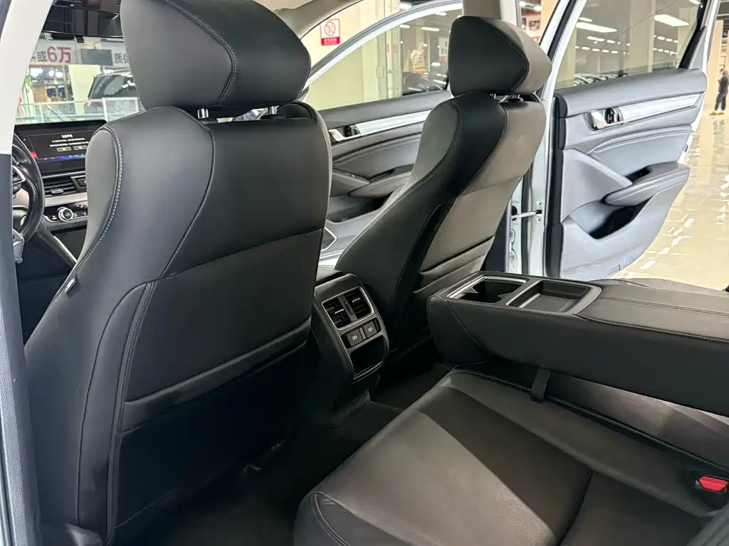 Honda Accord 2022 — фото 9