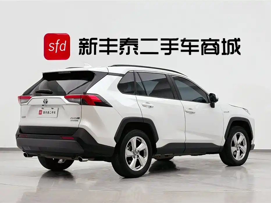 Toyota RAV4 2023 — фото 5