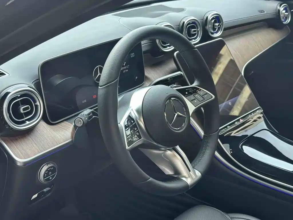 Mercedes-Benz C-Class 2023 — фото 10