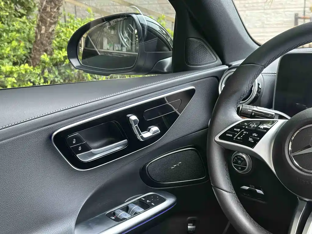 Mercedes-Benz C-Class 2023 — фото 21