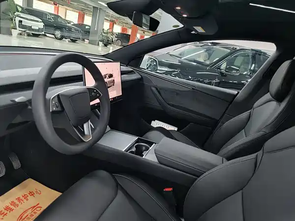 Tesla Model Y L 2026