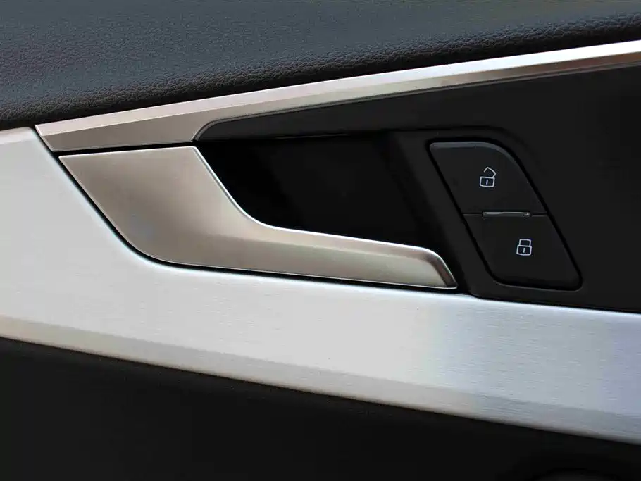 Audi A4L 2021 — фото 7