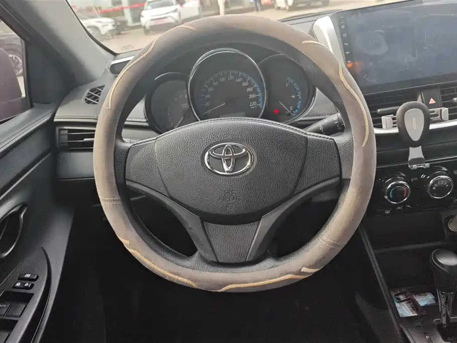 Toyota Yaris L 2019 — фото 15